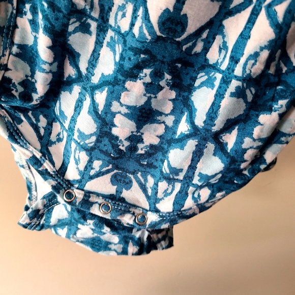 Kate quinn shibori onesie💙🤍 - Picture 4 of 5